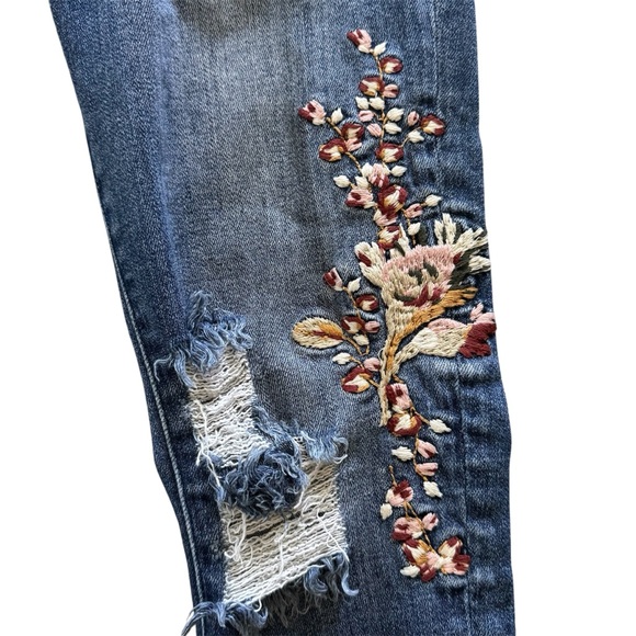 Abercrombie & Fitch Harper Low Rise Embroidered Distressed Jeans 27/4S - Picture 9 of 11